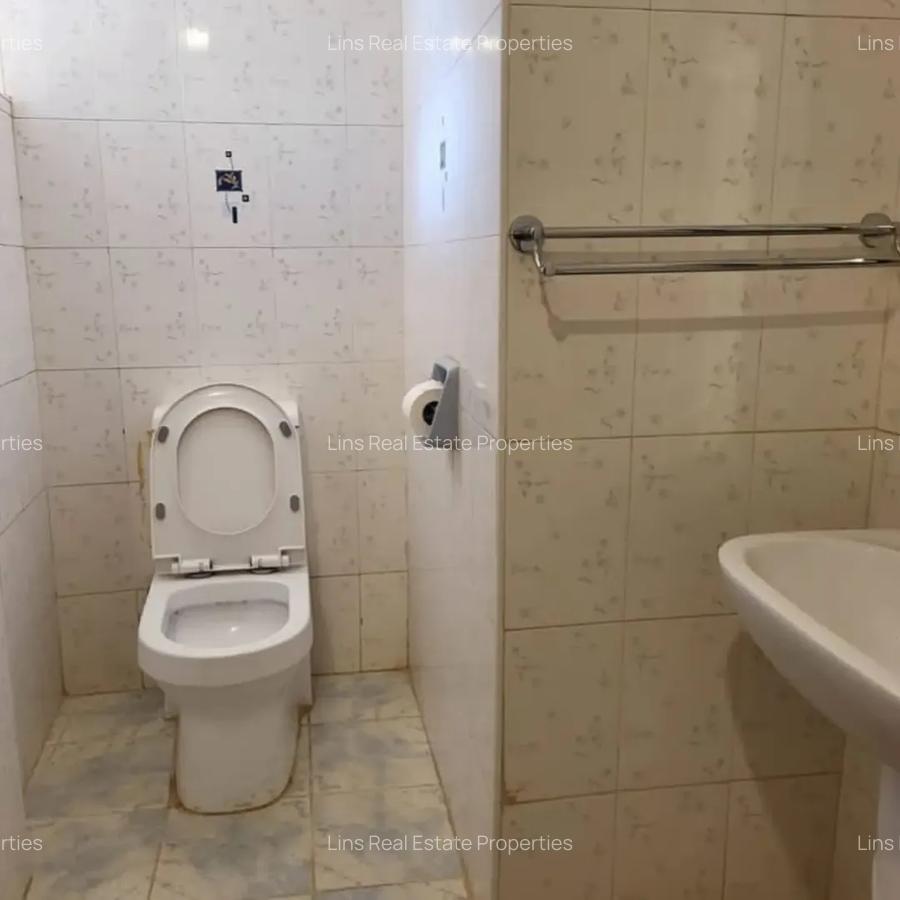 5 Bed House with En Suite in Runda - 8