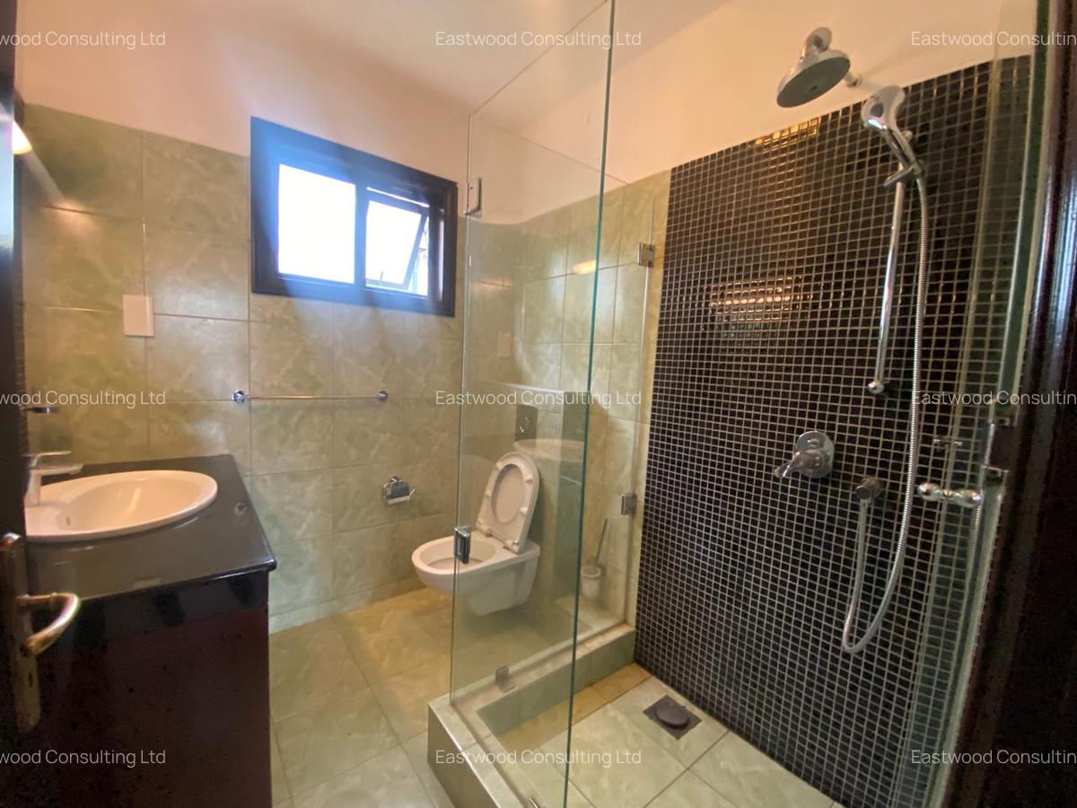 3 Bed House with En Suite in Brookside - 5