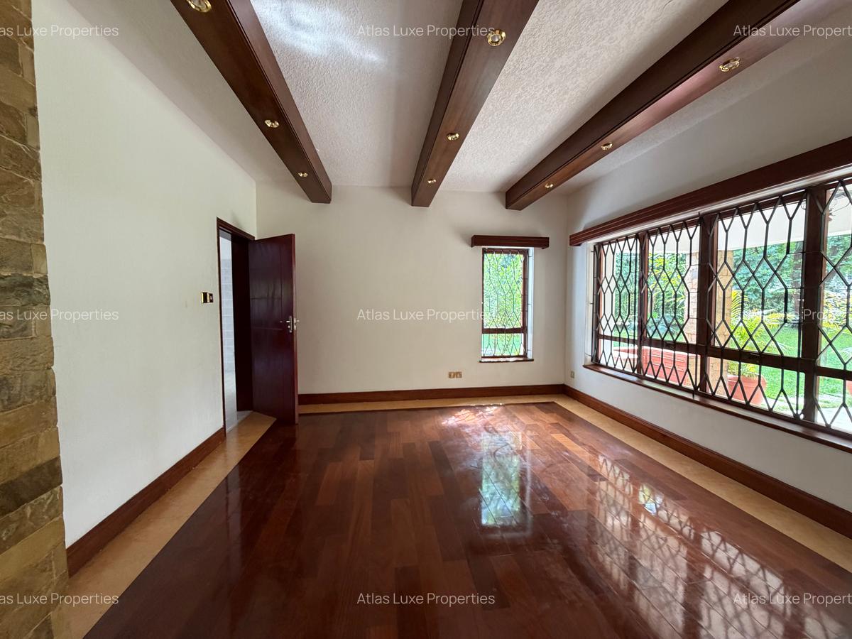 5 Bed Townhouse with En Suite at Old Runda - 7