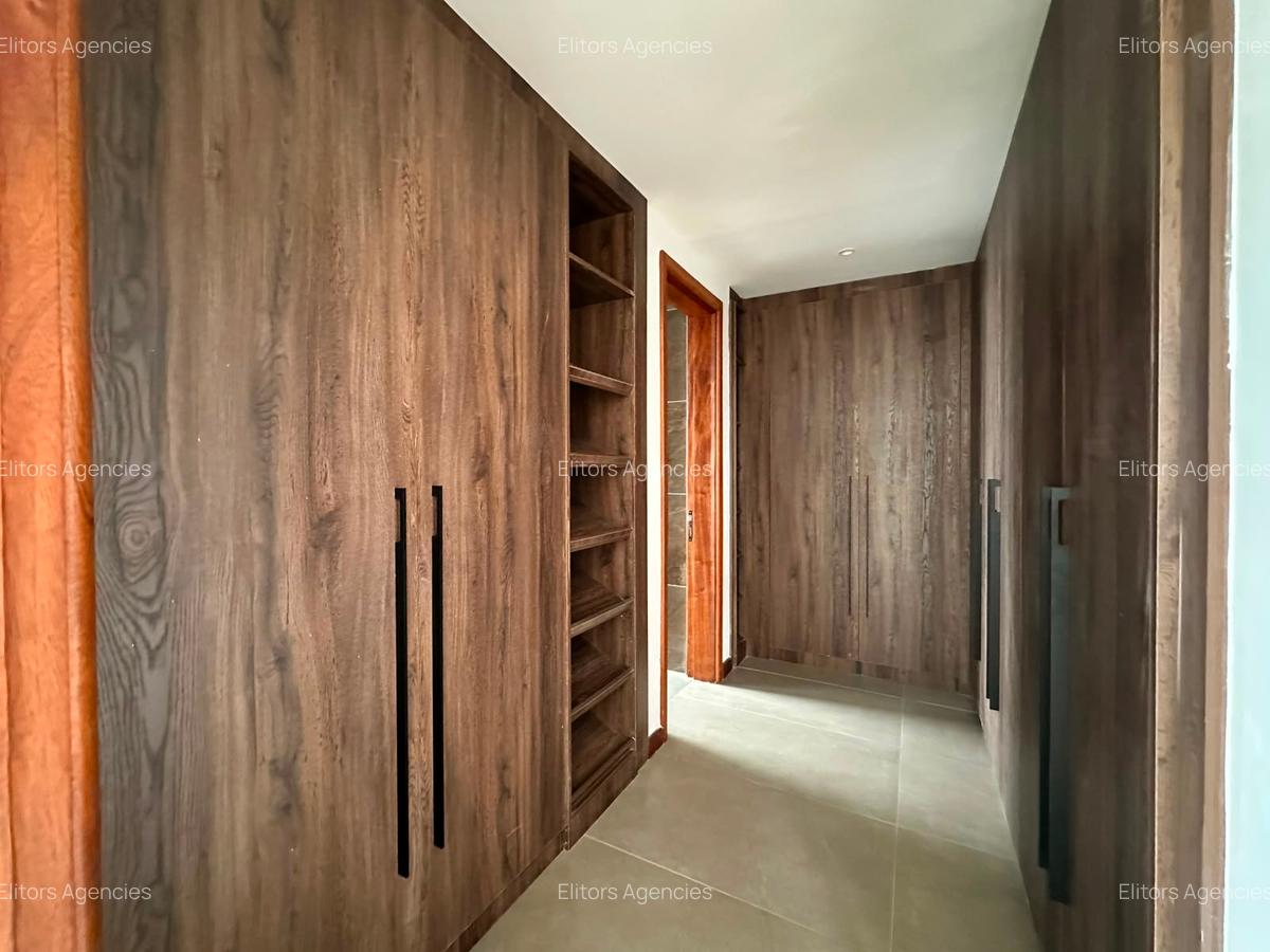 4 Bed Apartment with En Suite at Riverside Drive - 15