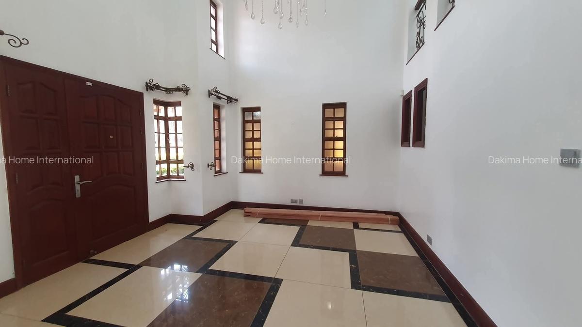 5 Bed House with En Suite in Runda - 10