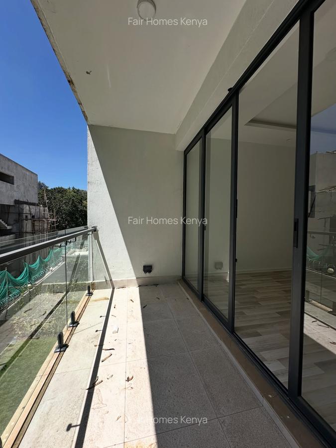 5 Bed Townhouse with En Suite at Lavington Green - 4