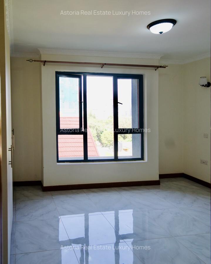 2 Bed Apartment with En Suite at 2026-411 - 8