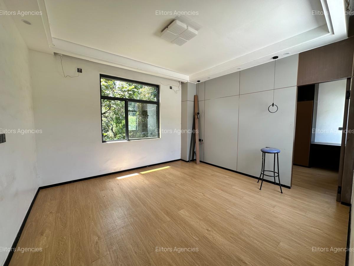 5 Bed Townhouse with En Suite at Chalbi Drive - 10