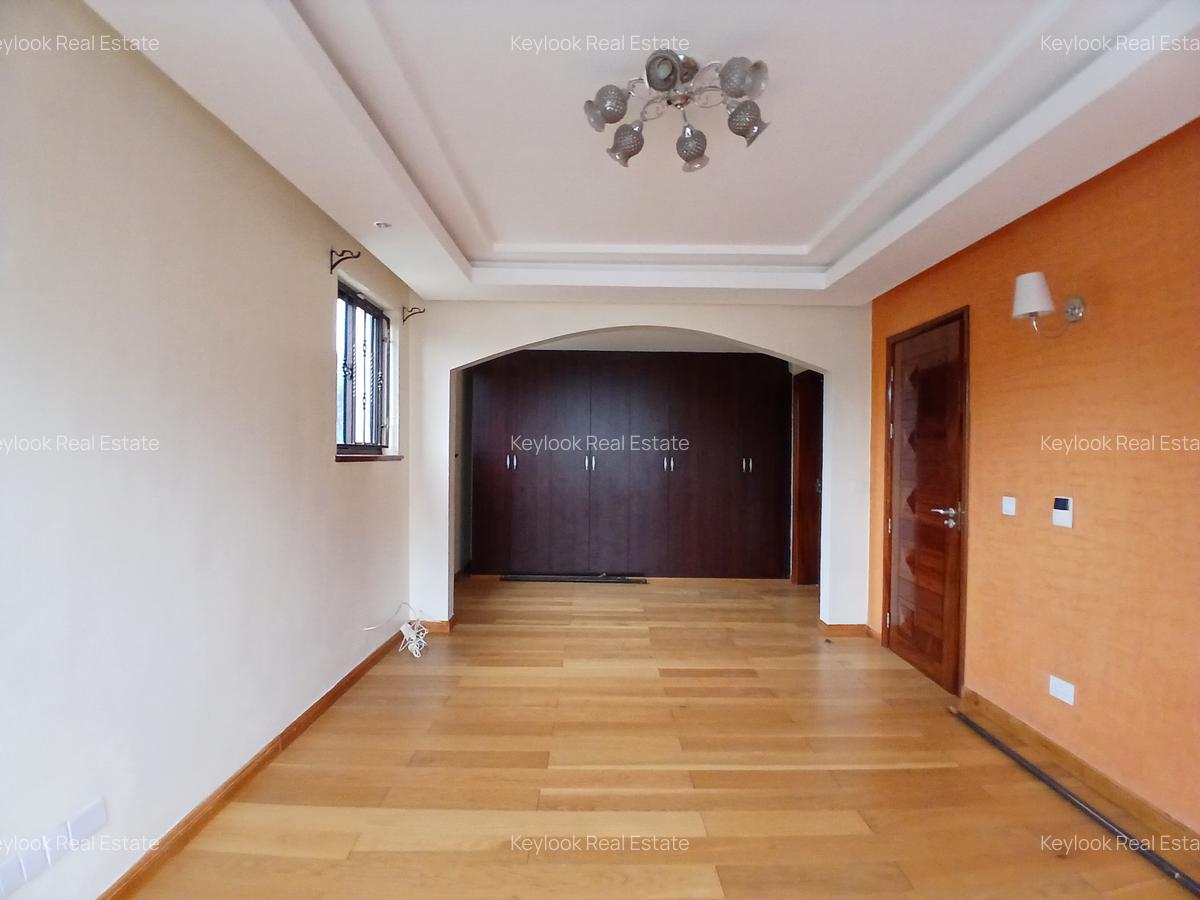 4 Bed Townhouse with En Suite at Lavington Green - 15