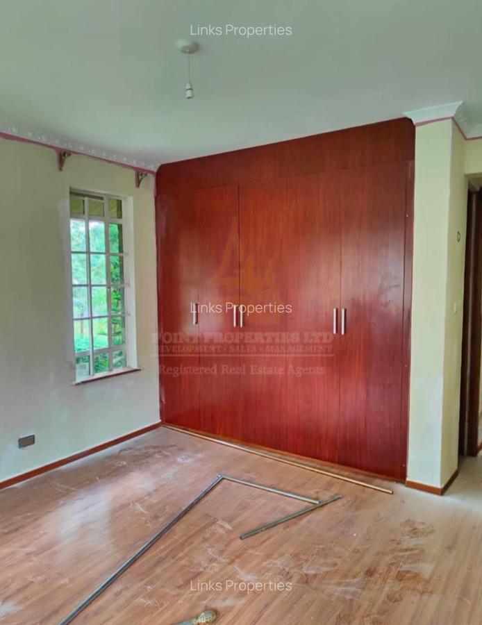 4 Bed Townhouse with En Suite at Kerarapon Road - 7