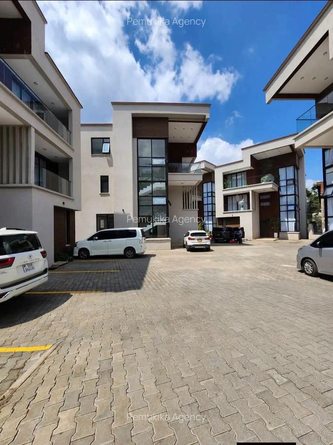 5 Bed Townhouse with En Suite in Lavington - 2