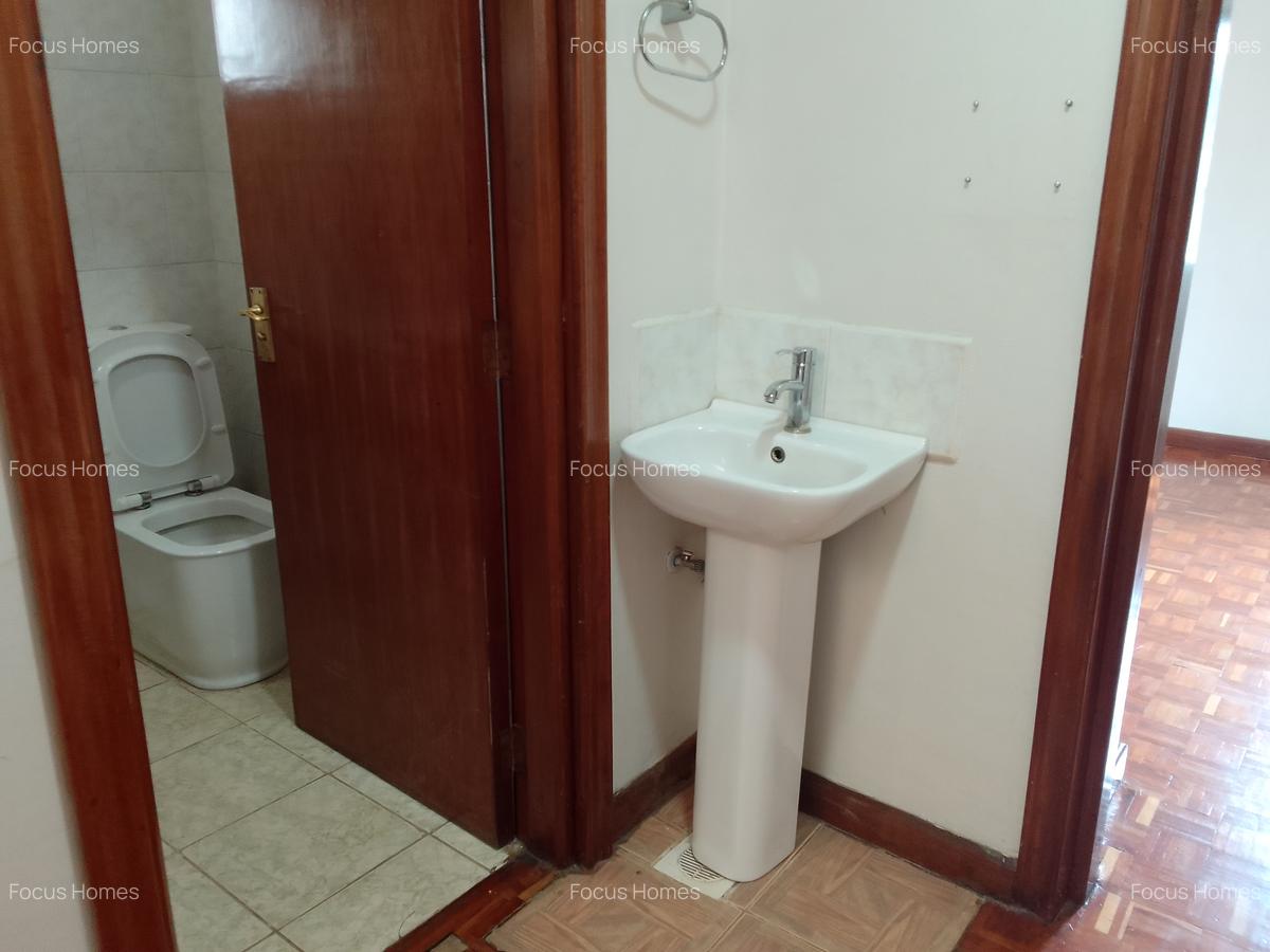 4 Bed Townhouse with En Suite in Lavington - 18