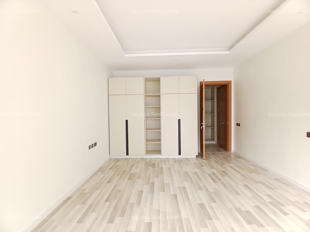 5 Bed Townhouse with En Suite at Lavington Green - 6
