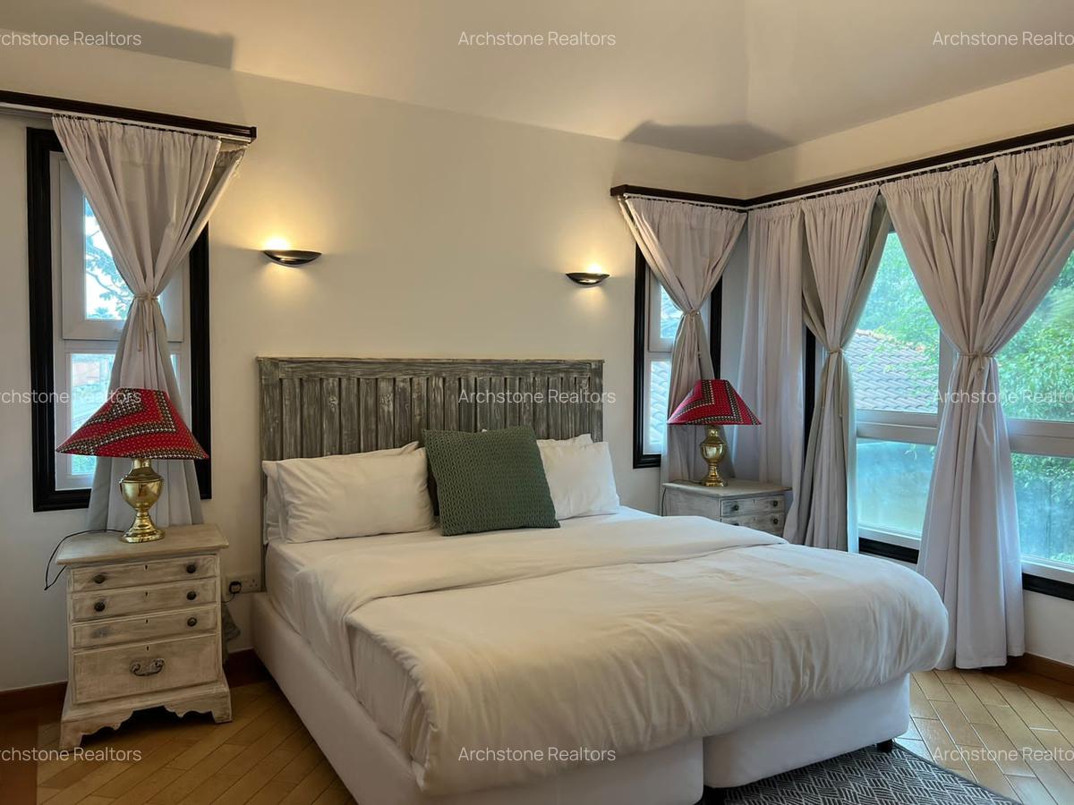 4 Bed Villa with En Suite in Kyuna - 11
