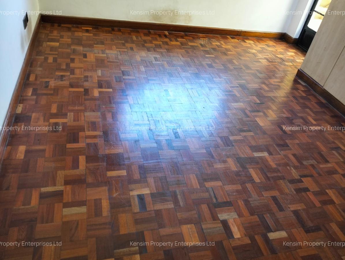 5 Bed Townhouse with En Suite in Lavington - 10