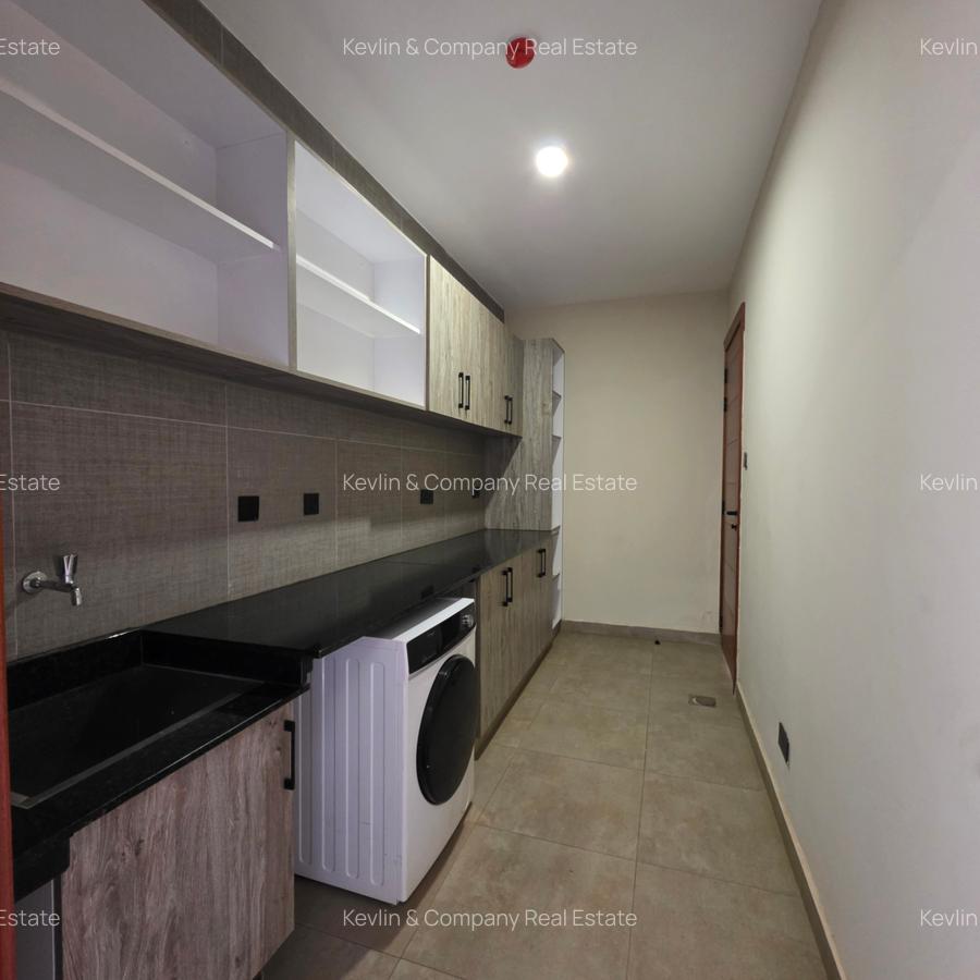 5 Bed Townhouse with En Suite in Lavington - 3