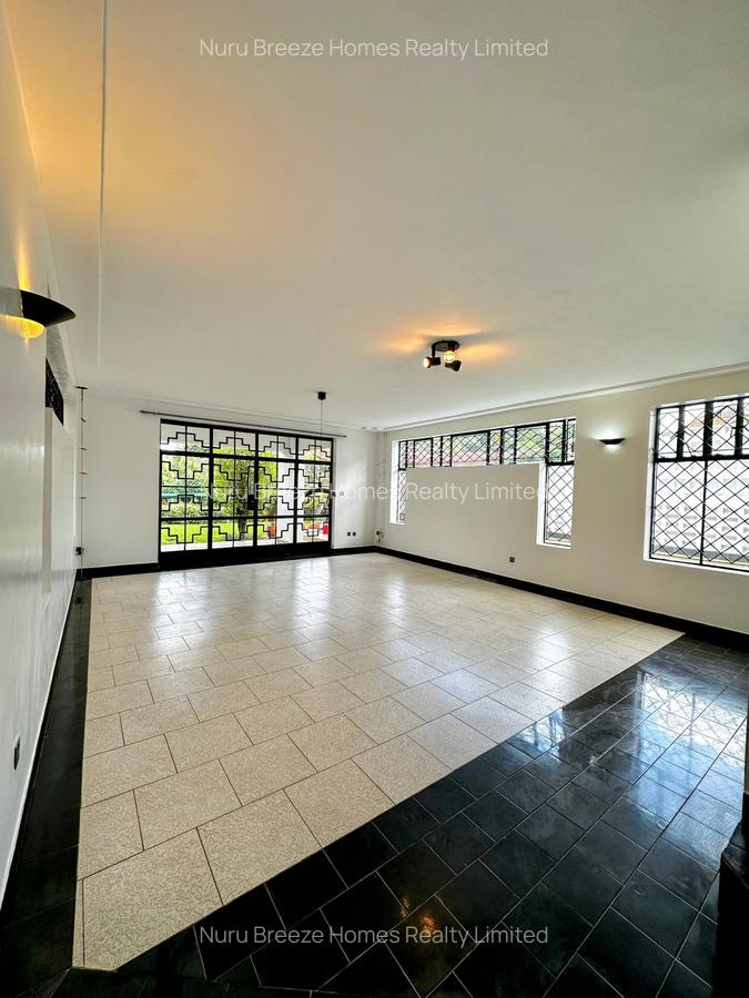 5 Bed House with En Suite in Runda - 16