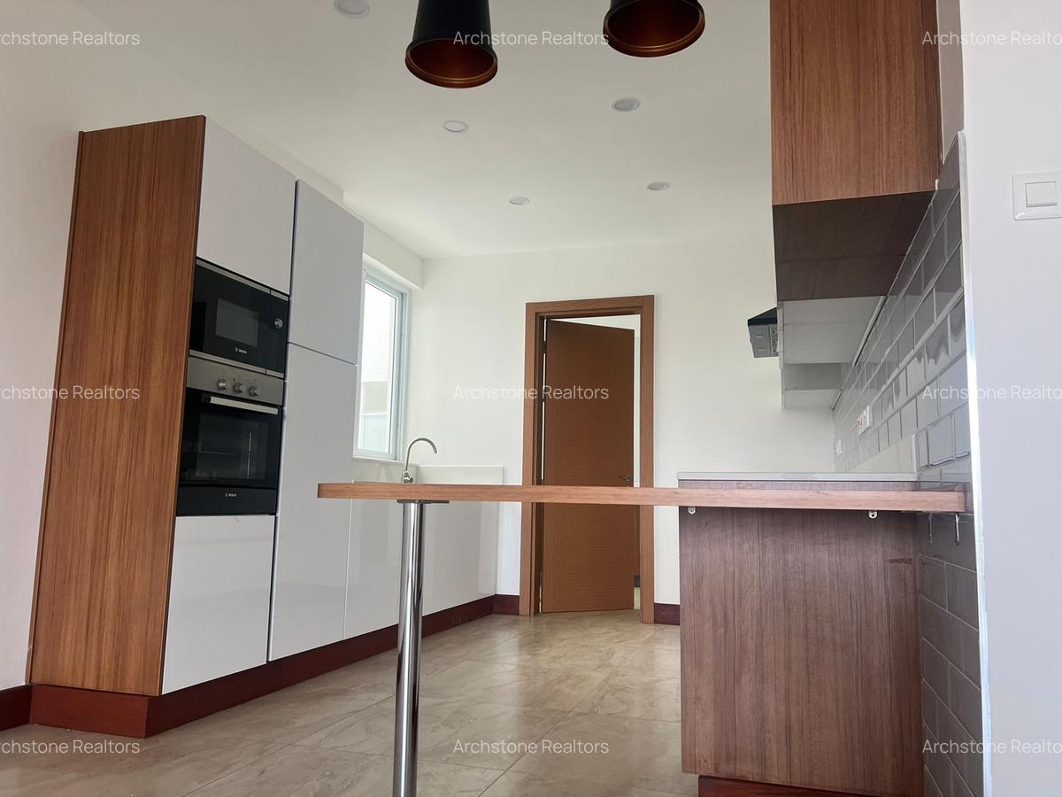 3 Bed Apartment with En Suite in Parklands - 4