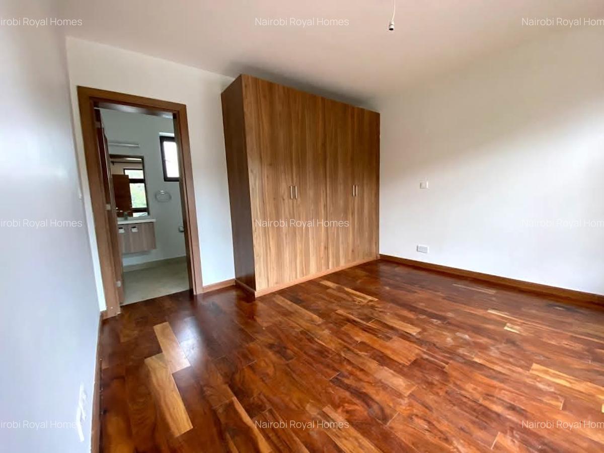 5 Bed Townhouse with En Suite at Lavington Green - 12