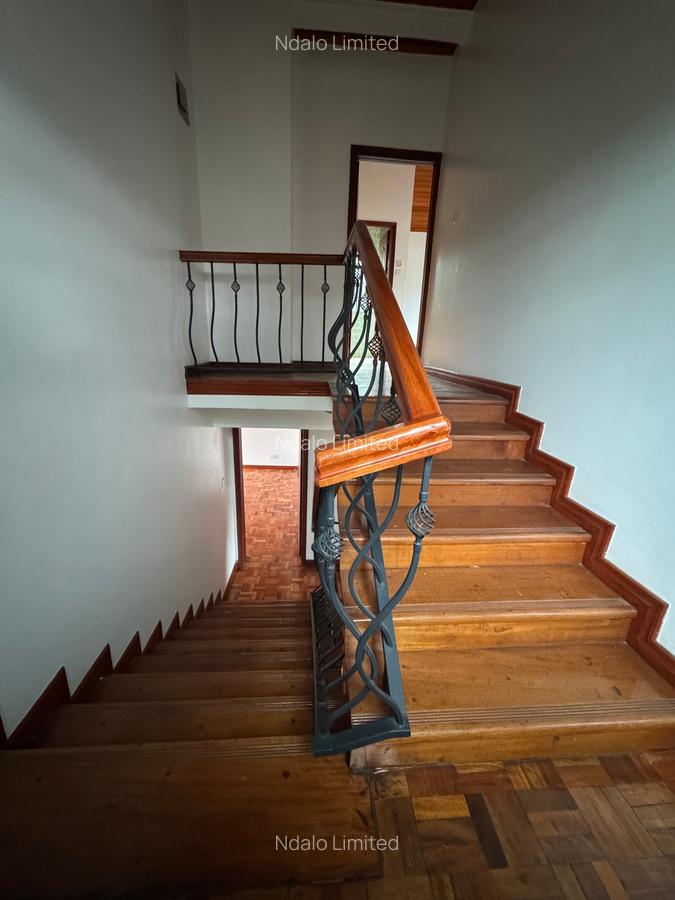 5 Bed Townhouse with En Suite at Lavington - 18