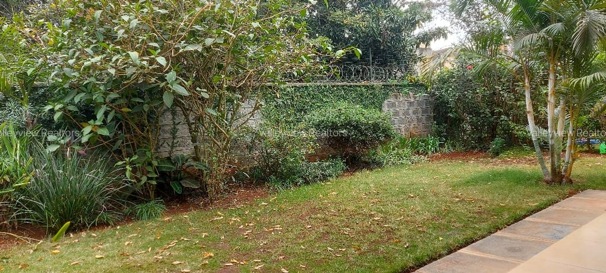 4 Bed Townhouse with En Suite at Lavington - 11