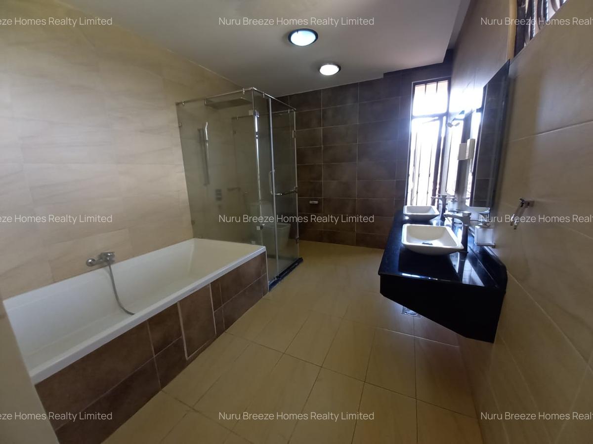 4 Bed Townhouse with En Suite in Runda - 9