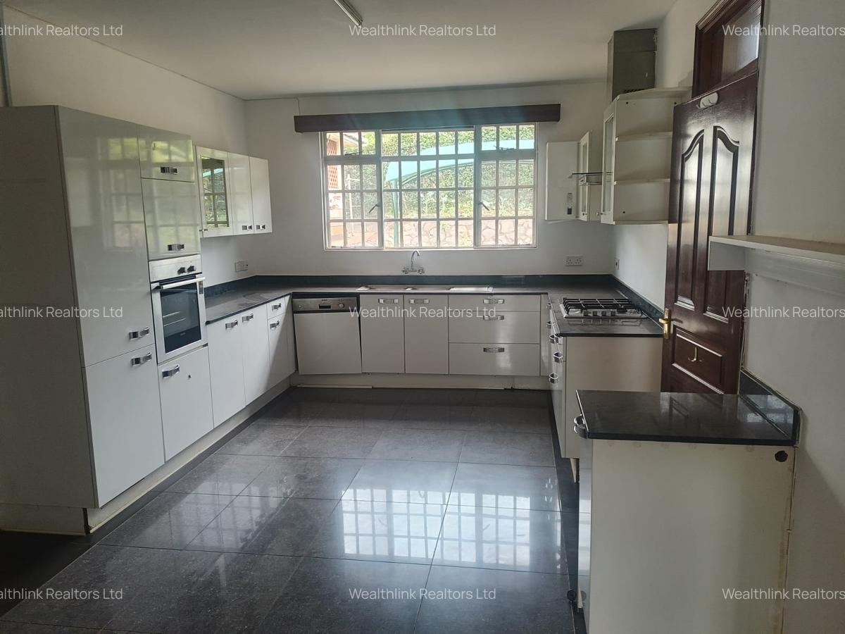 4 Bed Townhouse with En Suite at Redhill - 16