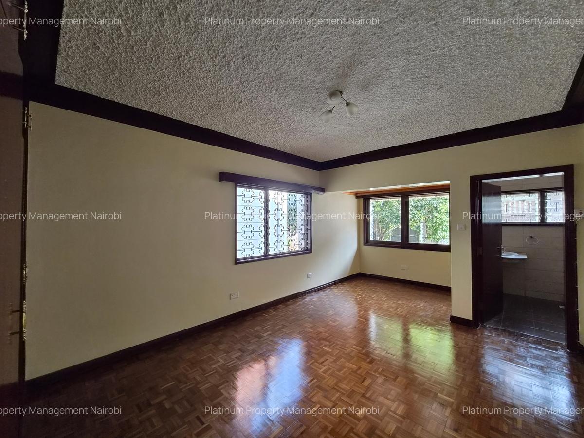 5 Bed House with En Suite at Second Parklands - 16