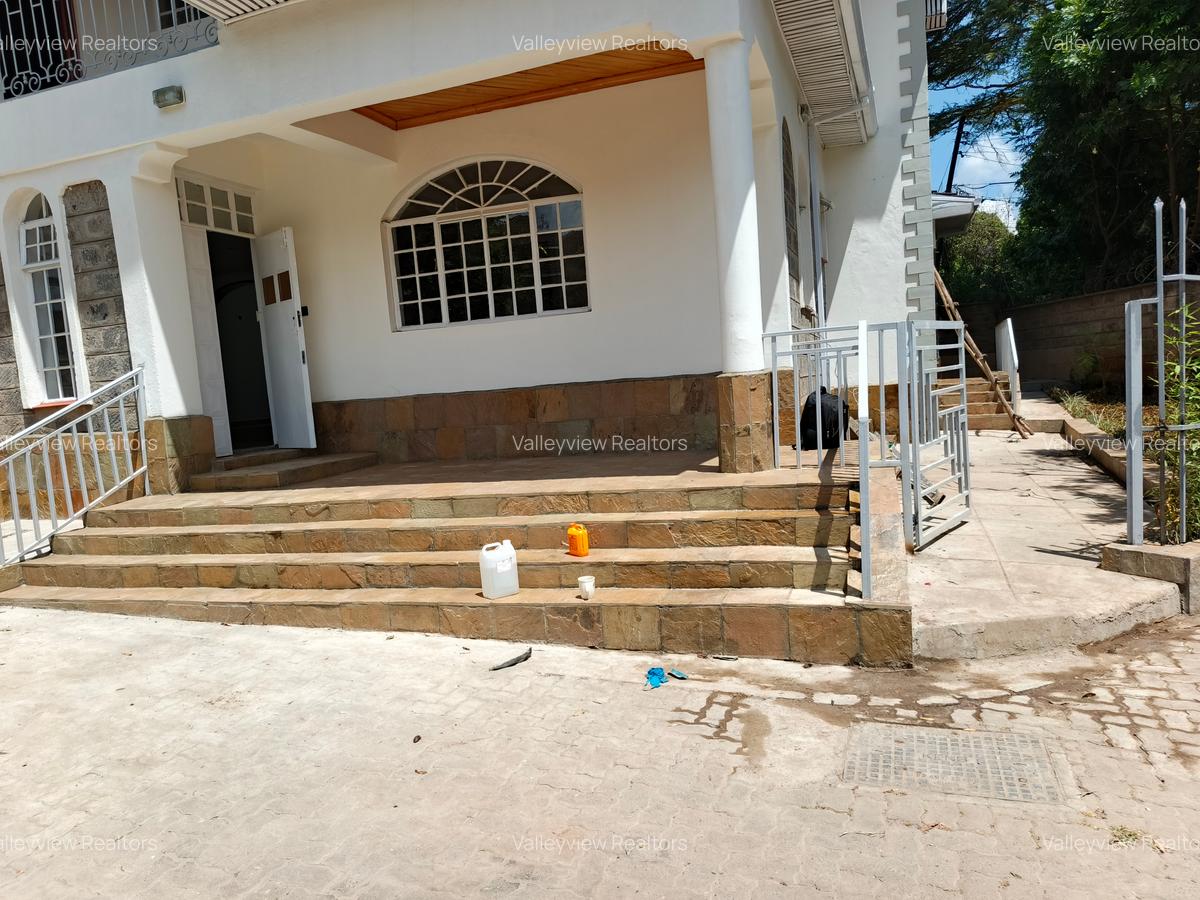 4 Bed Townhouse with En Suite at Lavington - 13