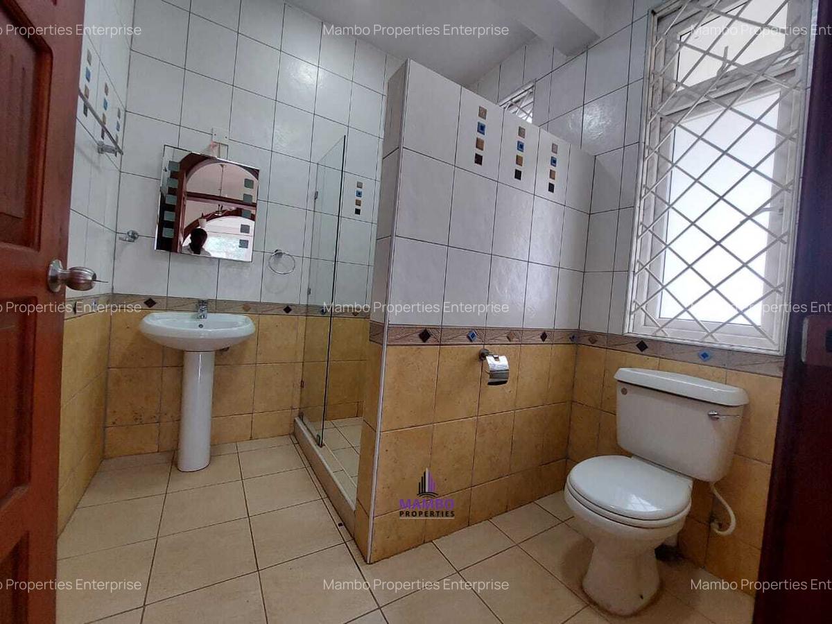5 Bed Villa with En Suite at Lone Tree - 16