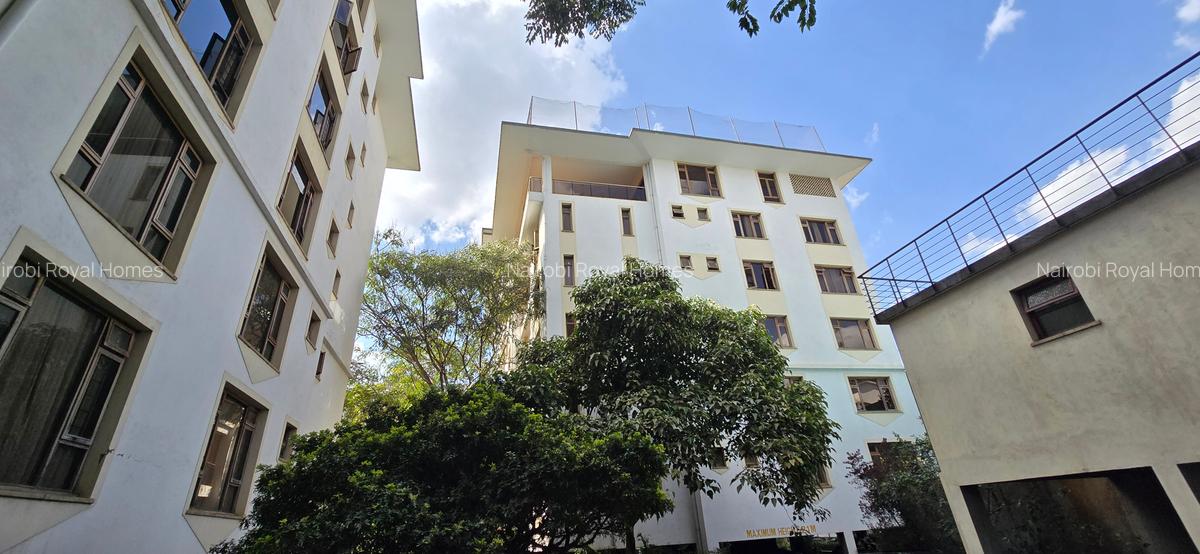 3 Bed Apartment with En Suite at Riverside - 1