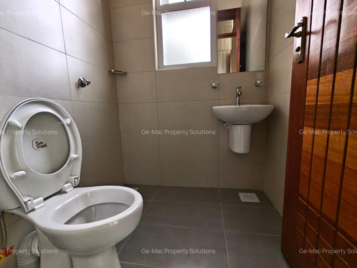 4 Bed House with En Suite in Runda - 9
