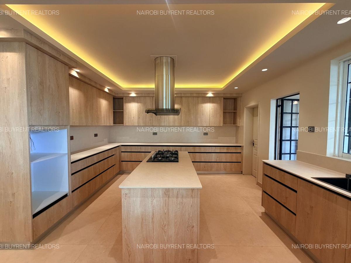 4 Bed Townhouse with En Suite in General Mathenge - 6