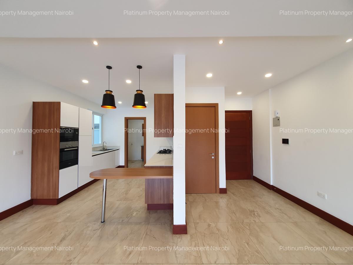 3 Bed Apartment with En Suite at The Colosseum - 6