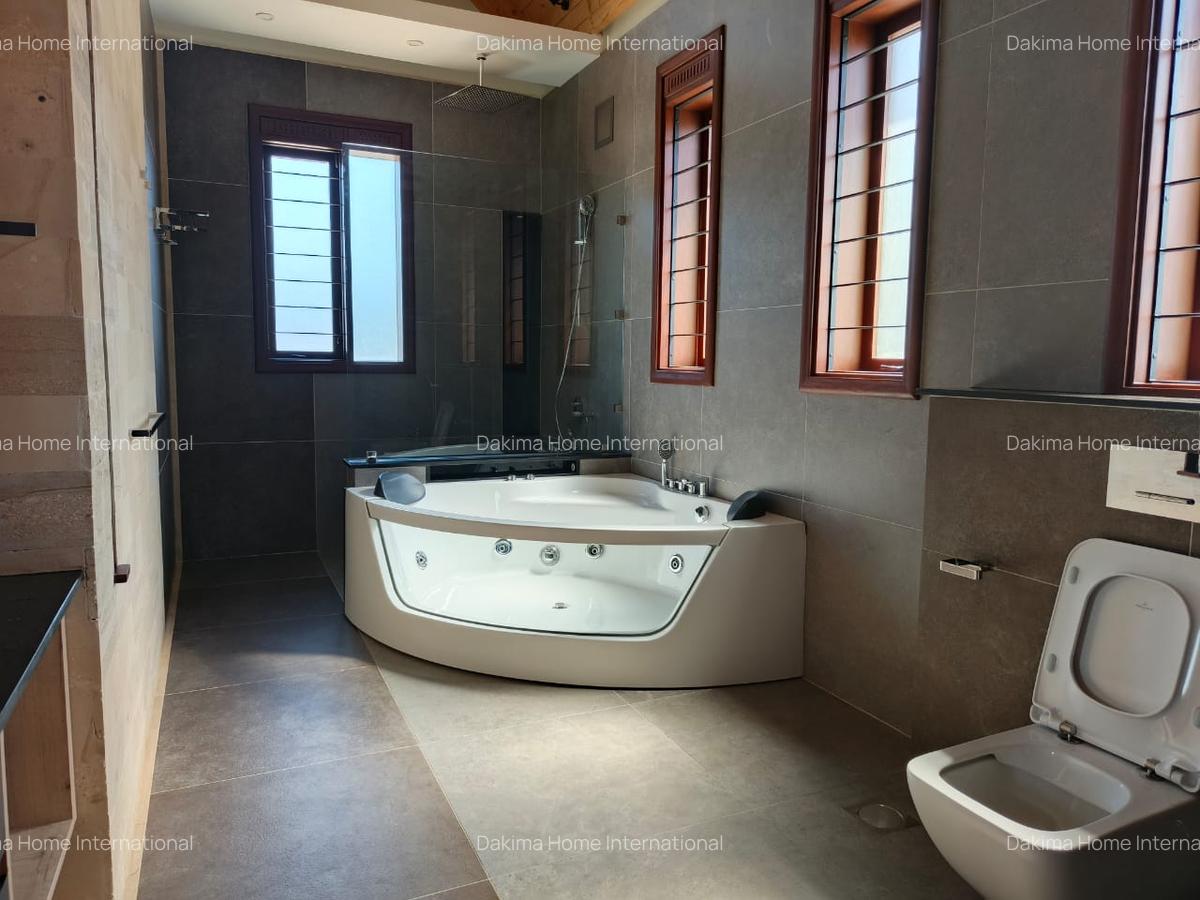 4 Bed House with En Suite in Runda - 19