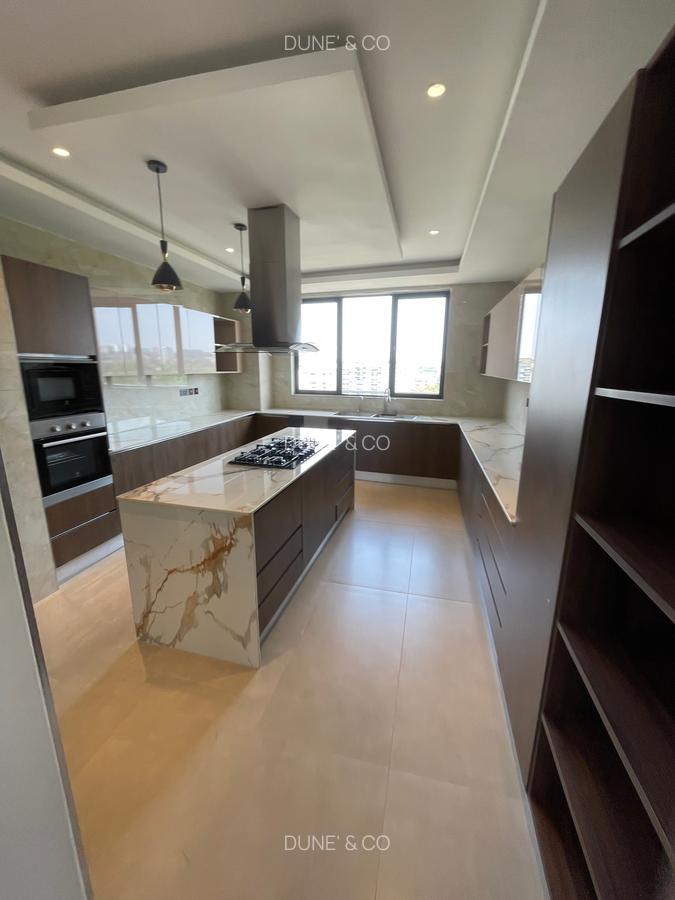 4 Bed Apartment with En Suite in Riverside - 20