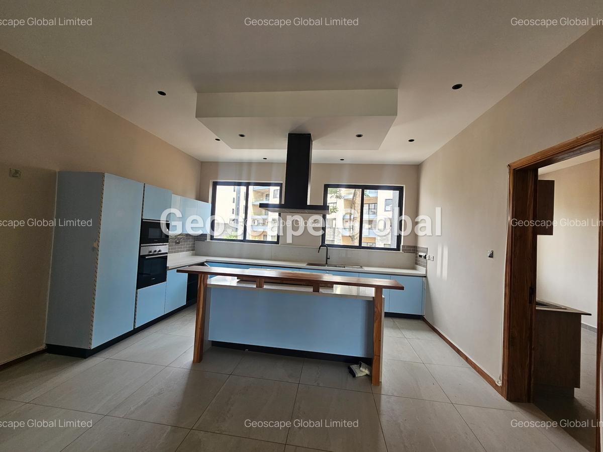 4 Bed Apartment with En Suite in Spring Valley - 8