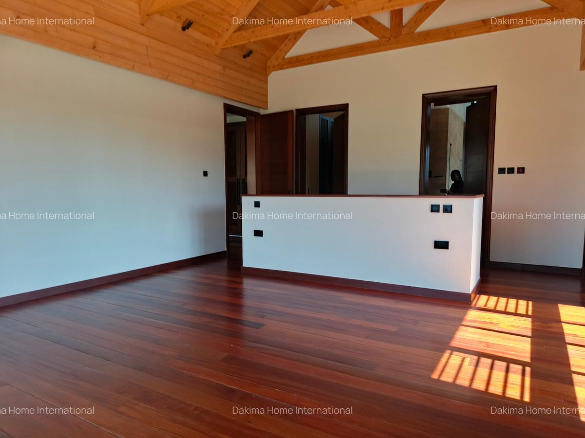 4 Bed House with En Suite in Runda - 19