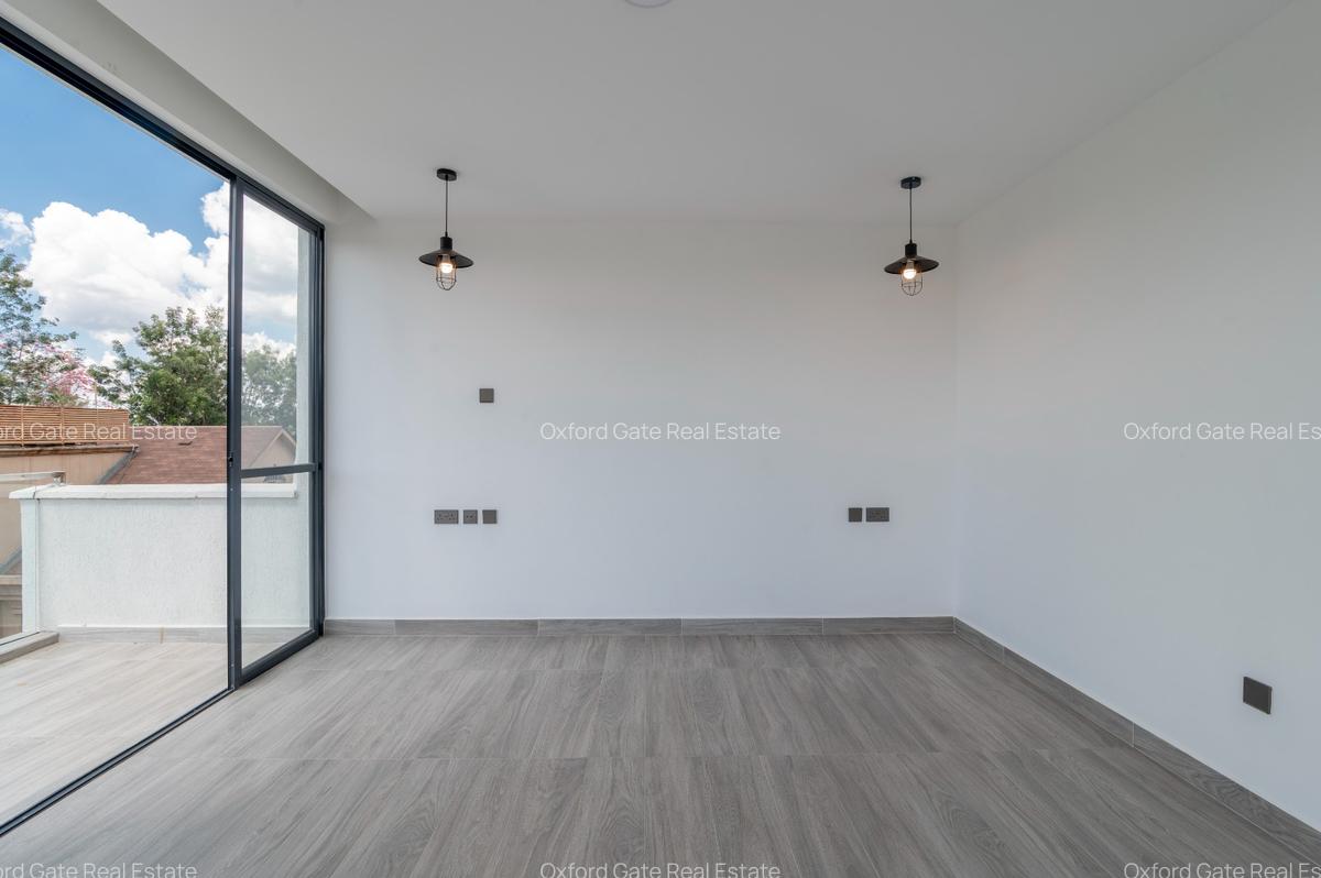 5 Bed Townhouse with En Suite at Lavington - 10
