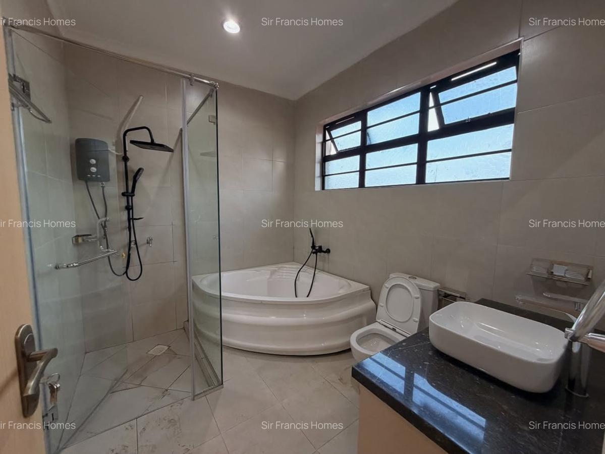 4 Bed House with En Suite at Membley - 2