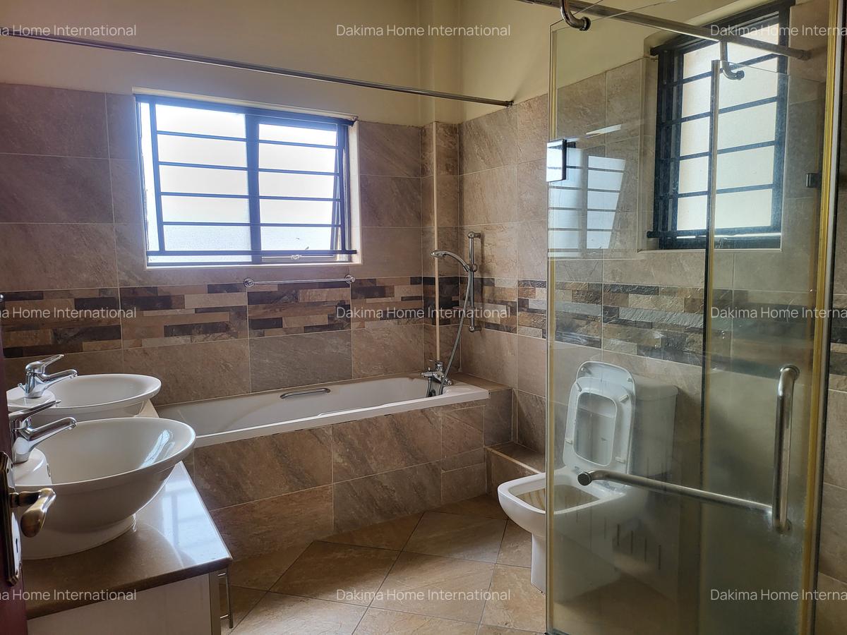2 Bed Apartment with En Suite in Rhapta Road - 10