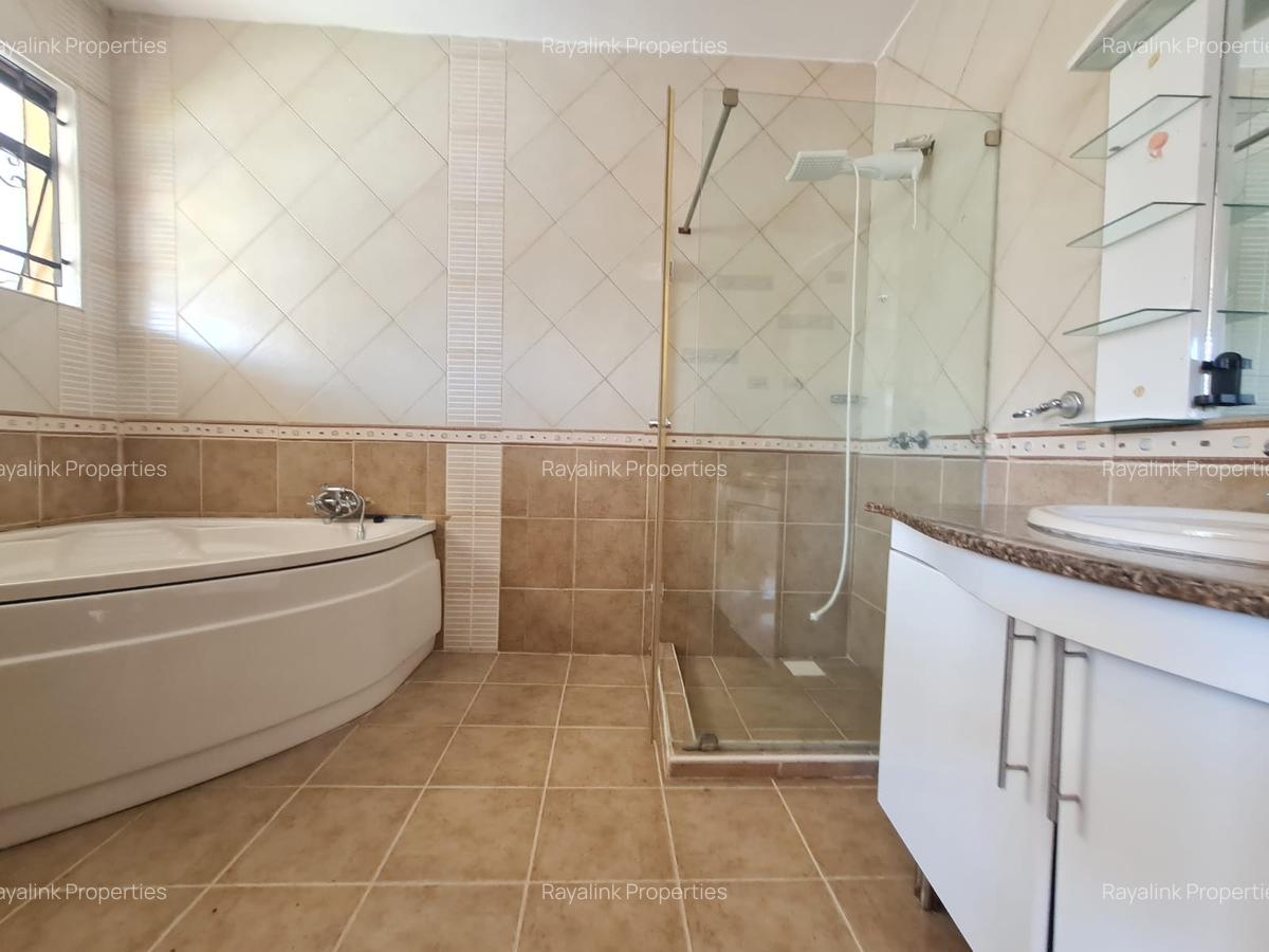 4 Bed Townhouse with En Suite at Off Brookside Drive - 17