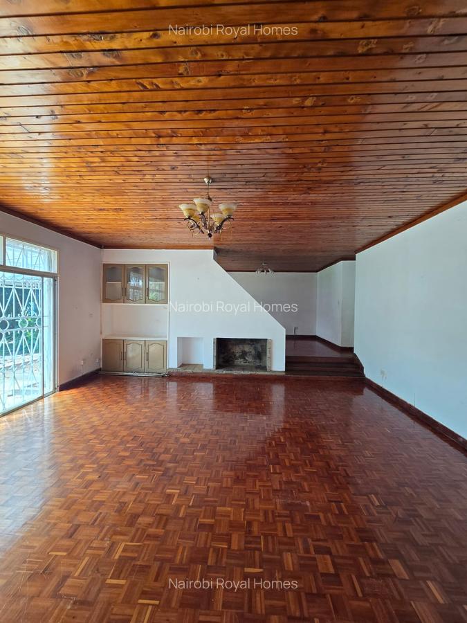4 Bed House with En Suite at Loresho Creasent - 11