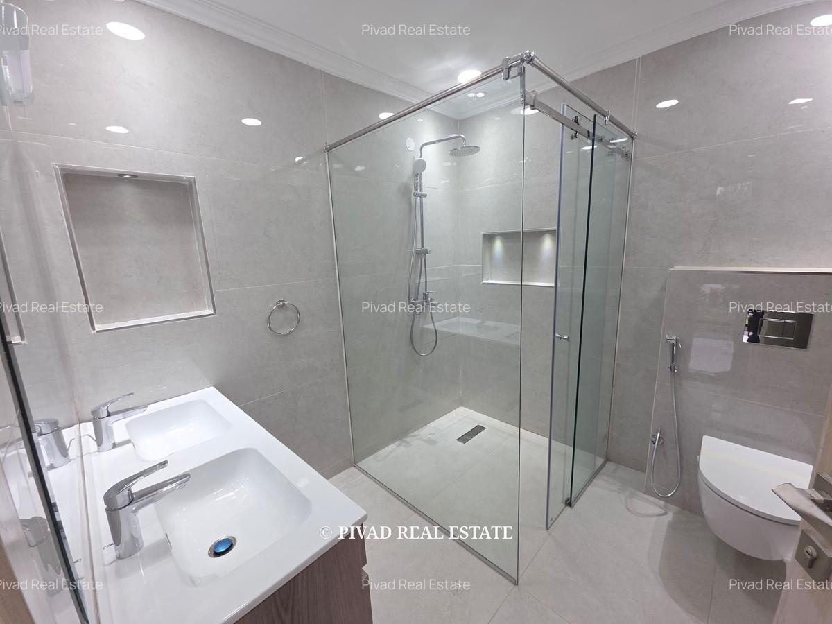 6 Bed House with Garden in Runda - 11
