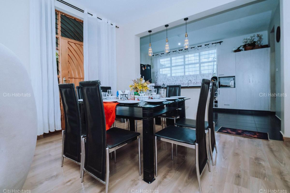 4 Bed Villa with En Suite in Kenyatta Road - 5