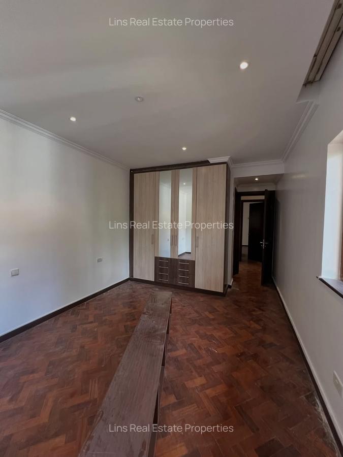 5 Bed Townhouse with En Suite in Lavington - 17