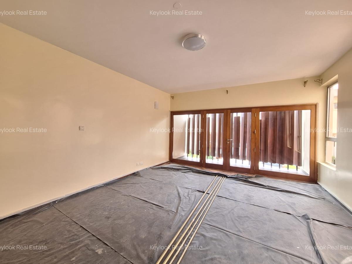 5 Bed Townhouse with En Suite at Lavington Green - 15