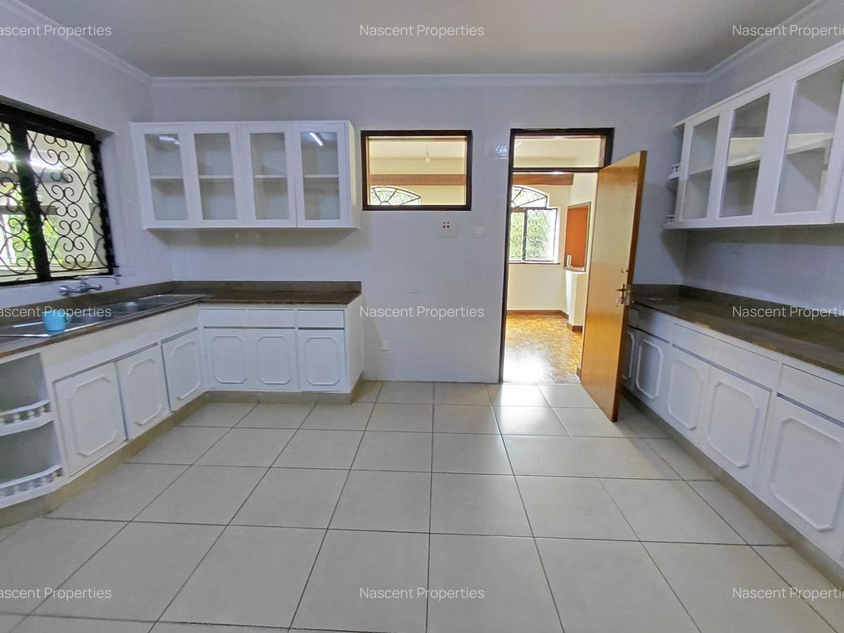 6 Bed House with En Suite in Nyari - 6