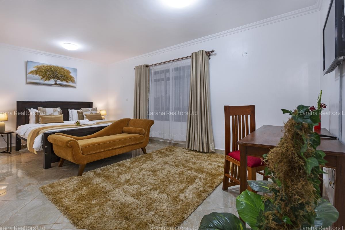 6 Bed House with En Suite at Hillcrest Dr - 5
