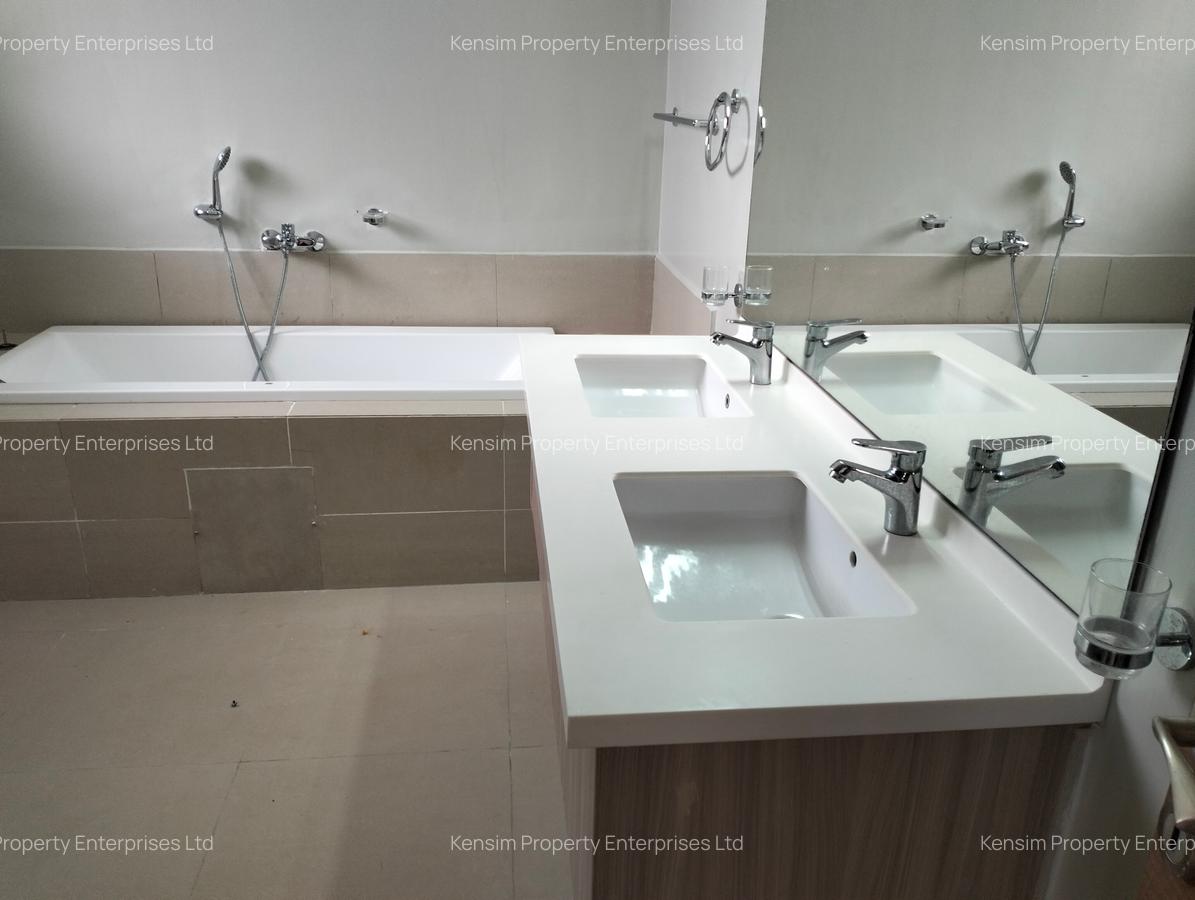 5 Bed Townhouse with En Suite in Lavington - 16