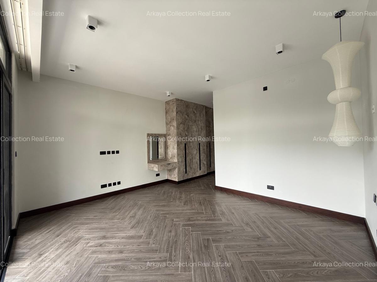 5 Bed House with En Suite in Nyari - 15