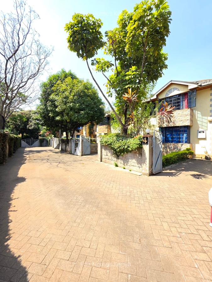 4 Bed Townhouse with En Suite at Lavington Green - 6