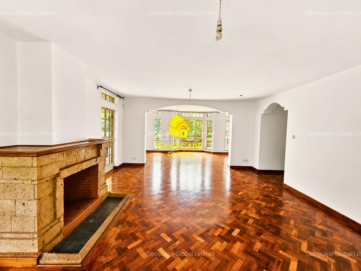 5 Bed House with En Suite in Rosslyn - 6