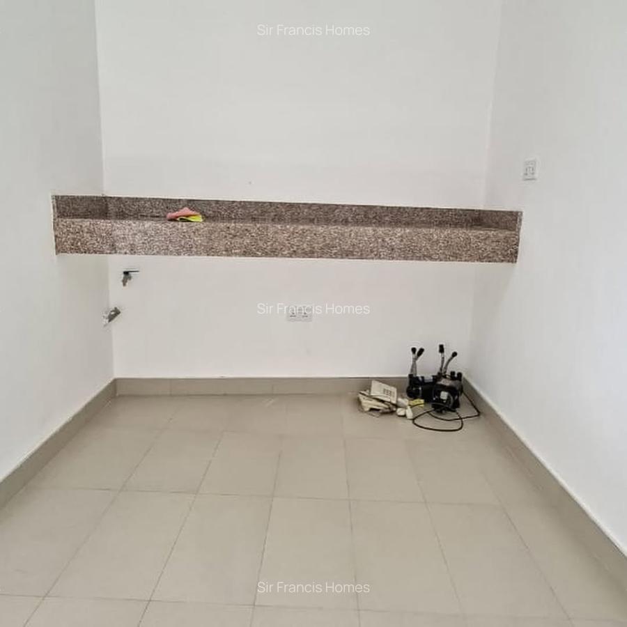 4 Bed House with En Suite in Westlands Area - 2